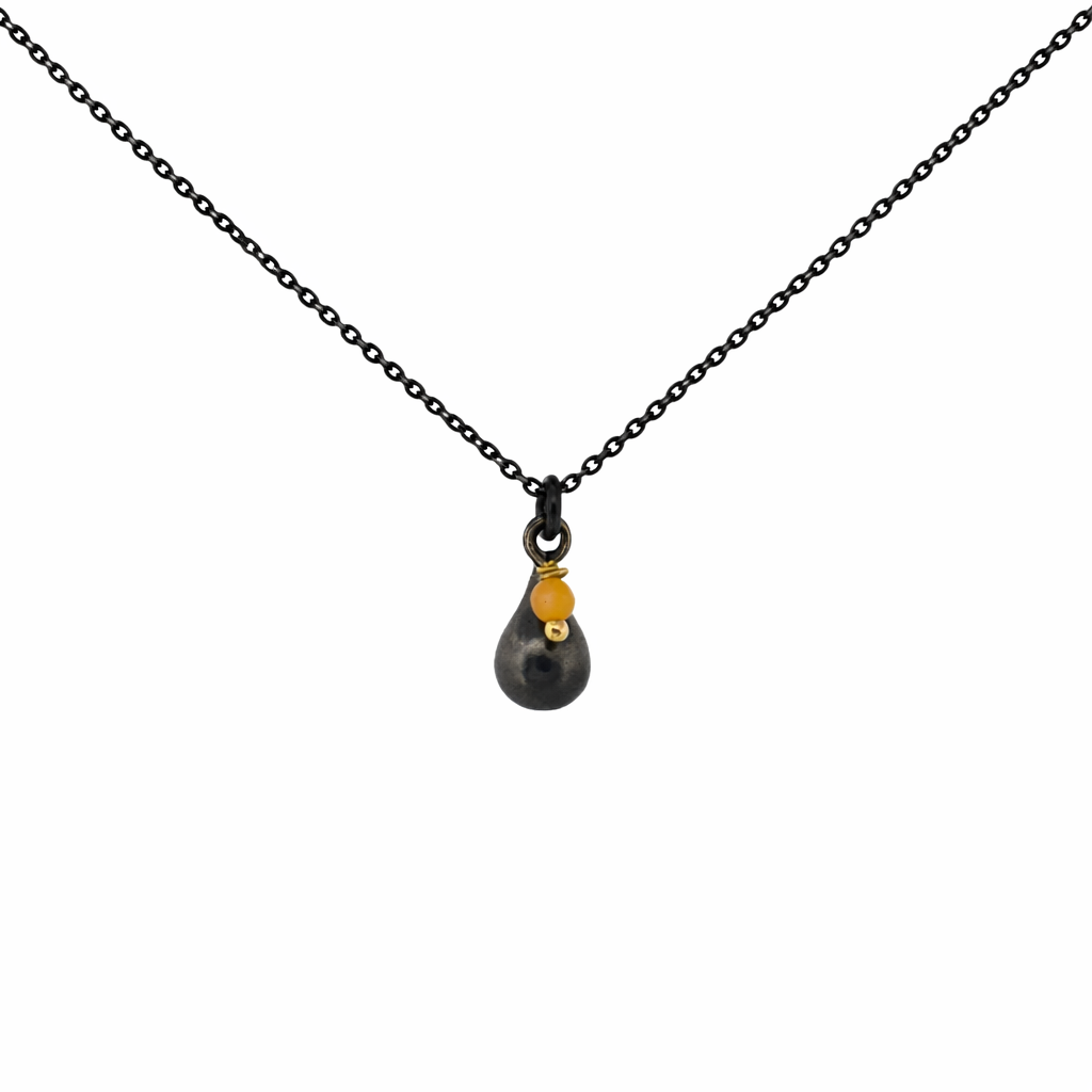 ag2 Jewellery Μενταγιόν ασημένιο με χρυσή λεπτομέρεια  Κ14, φυσικό κοράλλι και ασημένια αλυσίδα